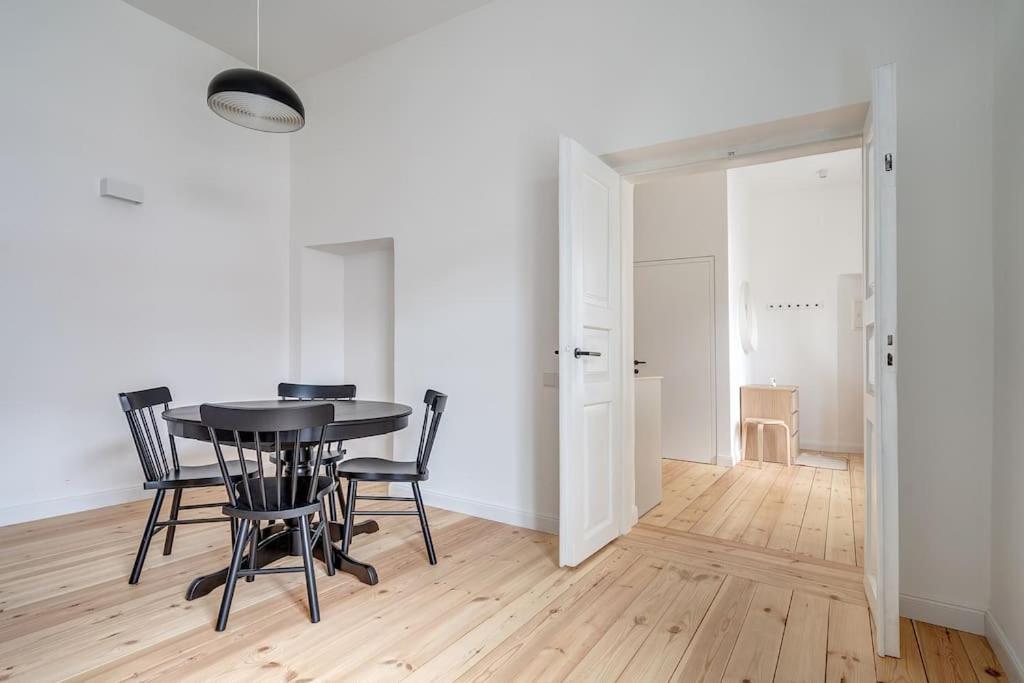 Spacious 2-Bedroom Flat In Old Town By Urban Rent Vilnius Exterior foto