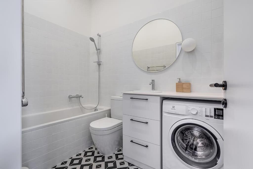 Spacious 2-Bedroom Flat In Old Town By Urban Rent Vilnius Exterior foto