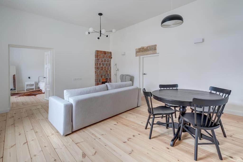 Spacious 2-Bedroom Flat In Old Town By Urban Rent Vilnius Exterior foto