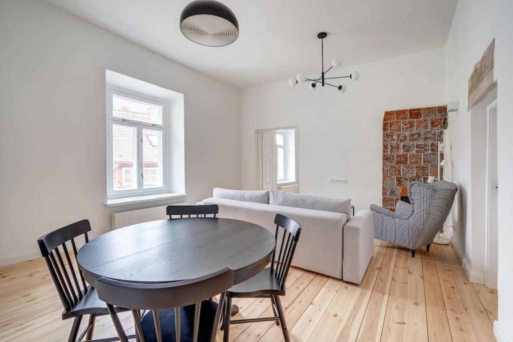 Spacious 2-Bedroom Flat In Old Town By Urban Rent Vilnius Exterior foto