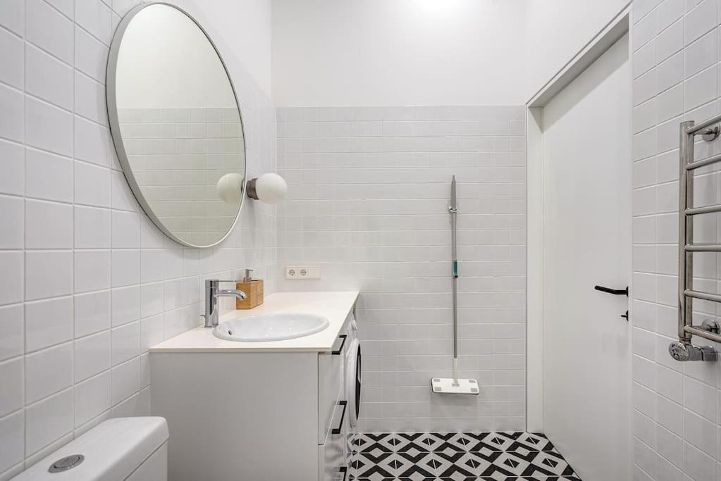 Spacious 2-Bedroom Flat In Old Town By Urban Rent Vilnius Exterior foto